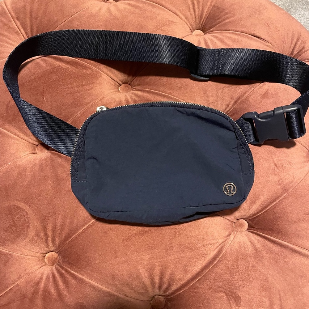 Lululemon navy everywhere belt bag